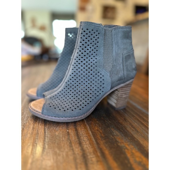 TOMS Peep Toe Booties Suede Leather Perforated Gray Heeled Ankle Boots 6.5 - Picture 1 of 11